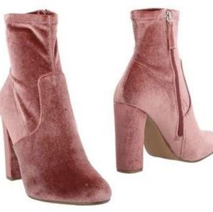 Steve Madden Pink suede booties